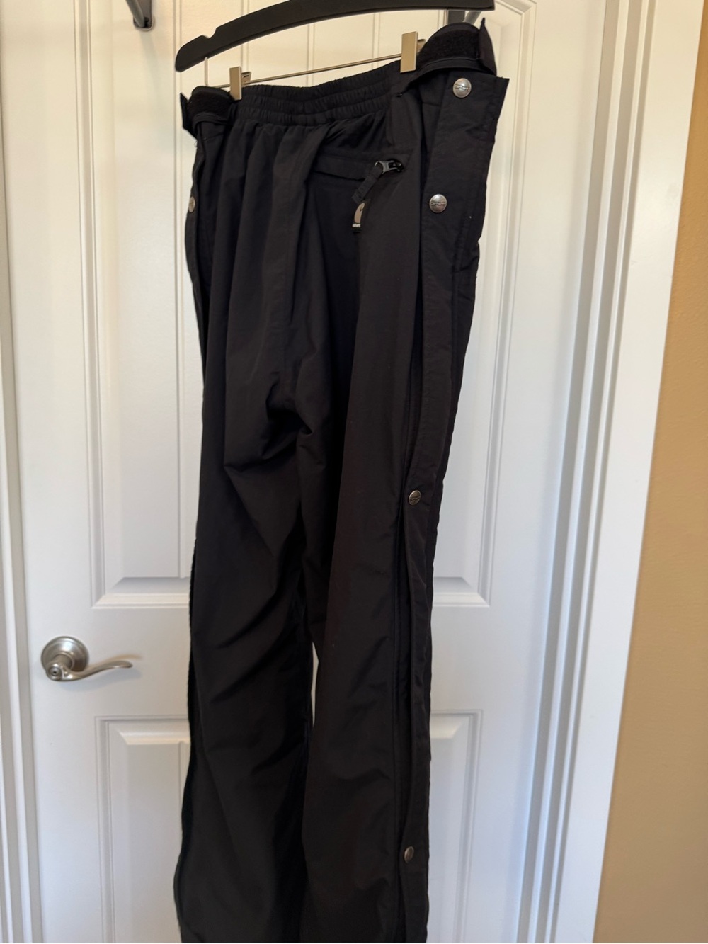 Carhartt Men's Black Cargo Snow Pants - Picture 5 of 7